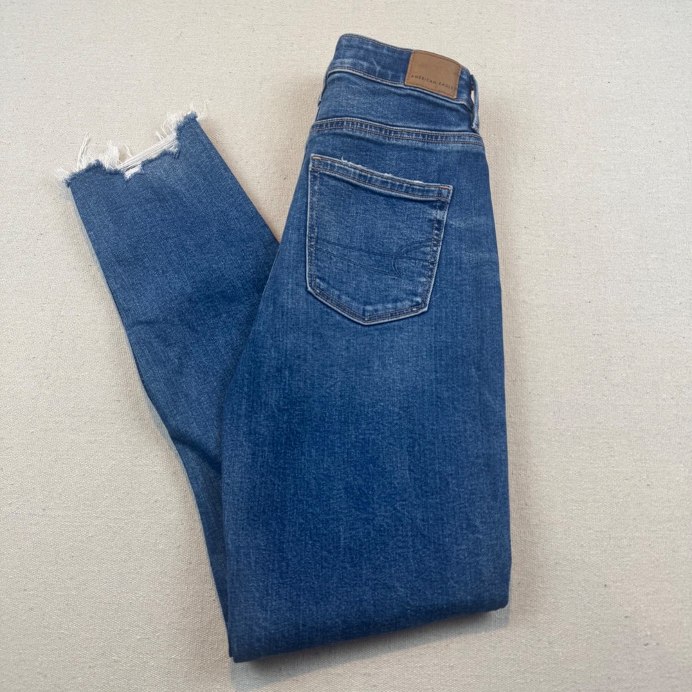 American Eagle Mom Jeans Womens 0 Regular Blue High Rise Raw Hem Distressed